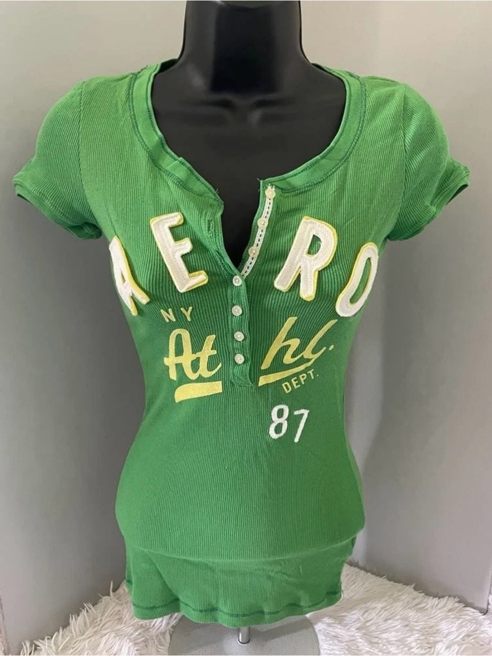 NWT Y2K AEROPOSTALE VNeck SS Ribbed Henley Juniors/Women Green/Yellow - (XL)